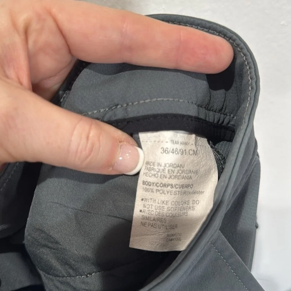 Under Armor Grey Flat Front Men's Shorts size 36 - Picture 4 of 5